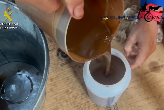 Operación «Omegabad»: detenidas once personas por distribuir internacionalmente aceite de oliva adulterado