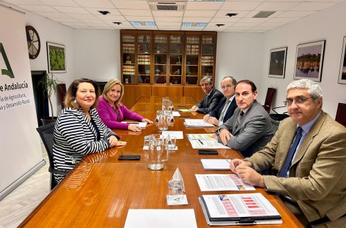 La Junta de Andalucía y la CEA crean un grupo de trabajo para abordar la cuestión hídrica