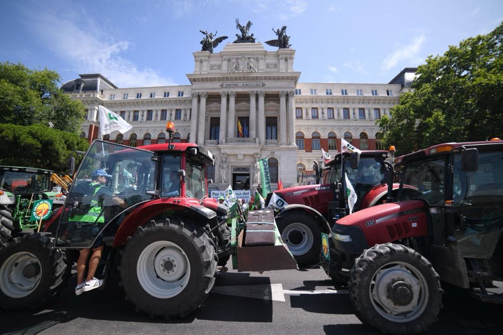 Unión de Uniones convoca una tractorada ante el Ministerio de Agricultura para el 21 de febrero