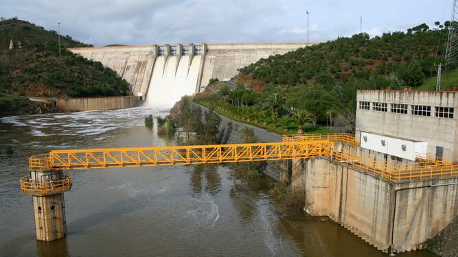 Asociaciones agrarias de Huelva se manifiestan para pedir infraestructuras hidráulicas
