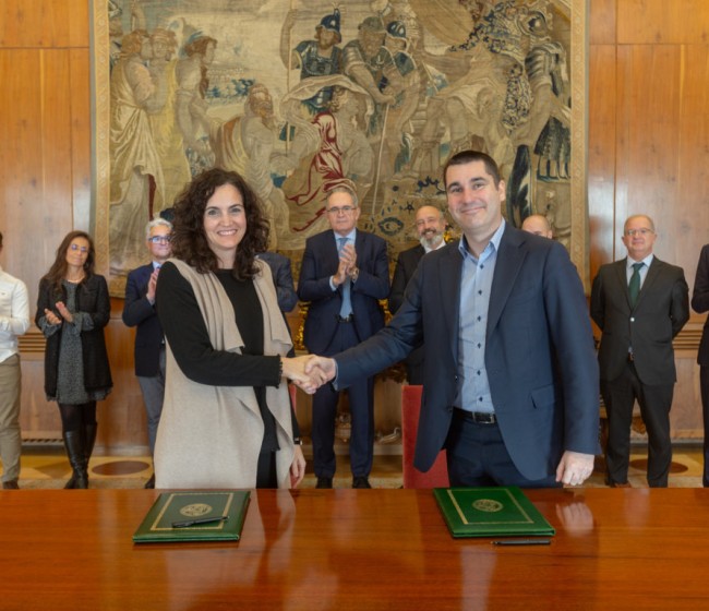La Universidad de Navarra y Groupe Roullier firman un acuerdo para desarrollar fertilizantes más eficientes