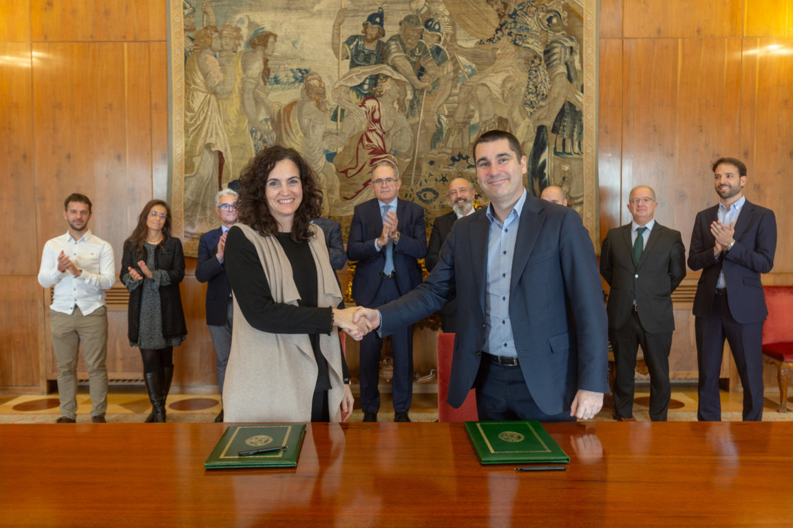 La Universidad de Navarra y Groupe Roullier firman un acuerdo para desarrollar fertilizantes más eficientes