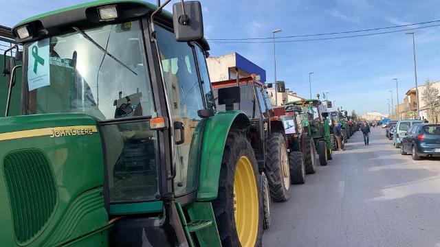 Las protestas de los agricultores se extienden por varias provincias y bloquean algunas infraestructuras