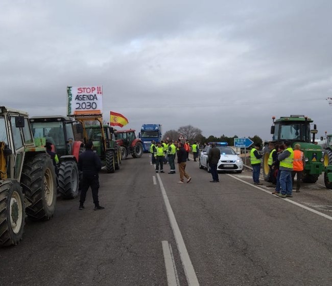 Este miércoles protestas de Asaja, COAG y UPA en seis ciudades y tractorada de Unión de Uniones frente al MAPA