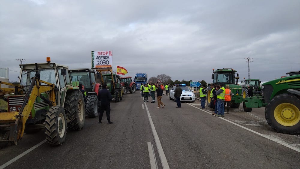 Carreteras cortadas y un llamamiento de la Plataforma 6F para votar si continuar o parar las movilizaciones