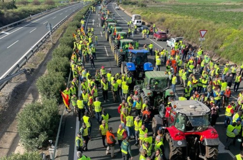 Las protestas de los agricultores quieren bloquear este jueves el Puerto de Algeciras y el Puerto de Valencia