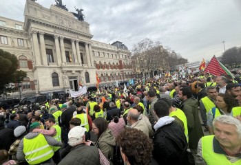 13.000 agricultores según Unión de Uniones y 4.000 según el Gobierno ponen fin a la tractorada en Madrid