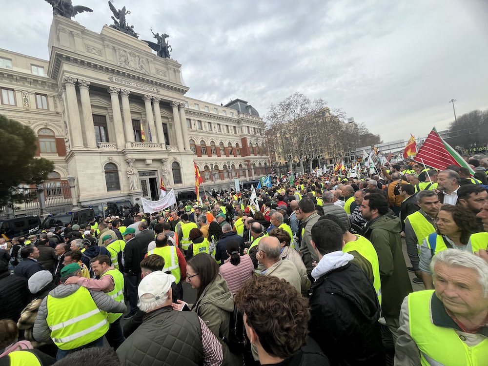 Unión de Uniones: 1.500 tractores y reparto de aceite en su protesta de este domingo en Madrid