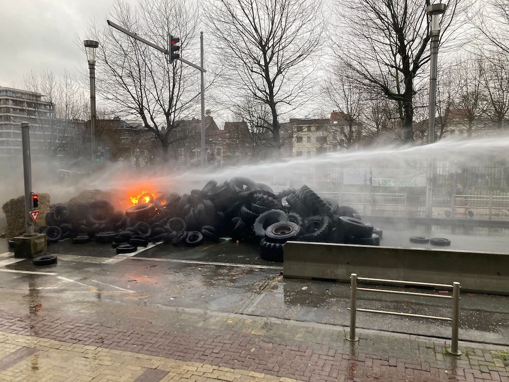 Protestas violentas en Bruselas mientras se reúne el consejo de ministros de Agricultura