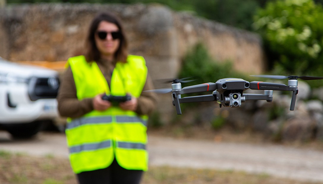 Abierto el plazo de inscripción en los cursos gratuitos de pilotaje de drones para mujeres rurales
