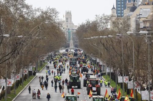 La marcha agraria de Unión de Uniones en Madrid convocó a cerca de un millar de agricultores y un centenar de tractores