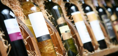 España pretende que EEUU elimine la subida arancelaria para el vino y el aceite de oliva