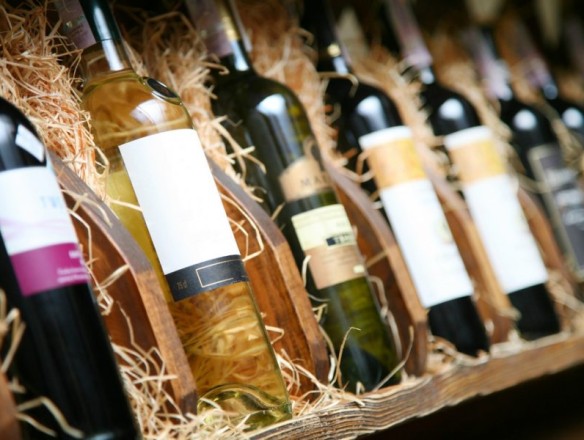 España pretende que EEUU elimine la subida arancelaria para el vino y el aceite de oliva