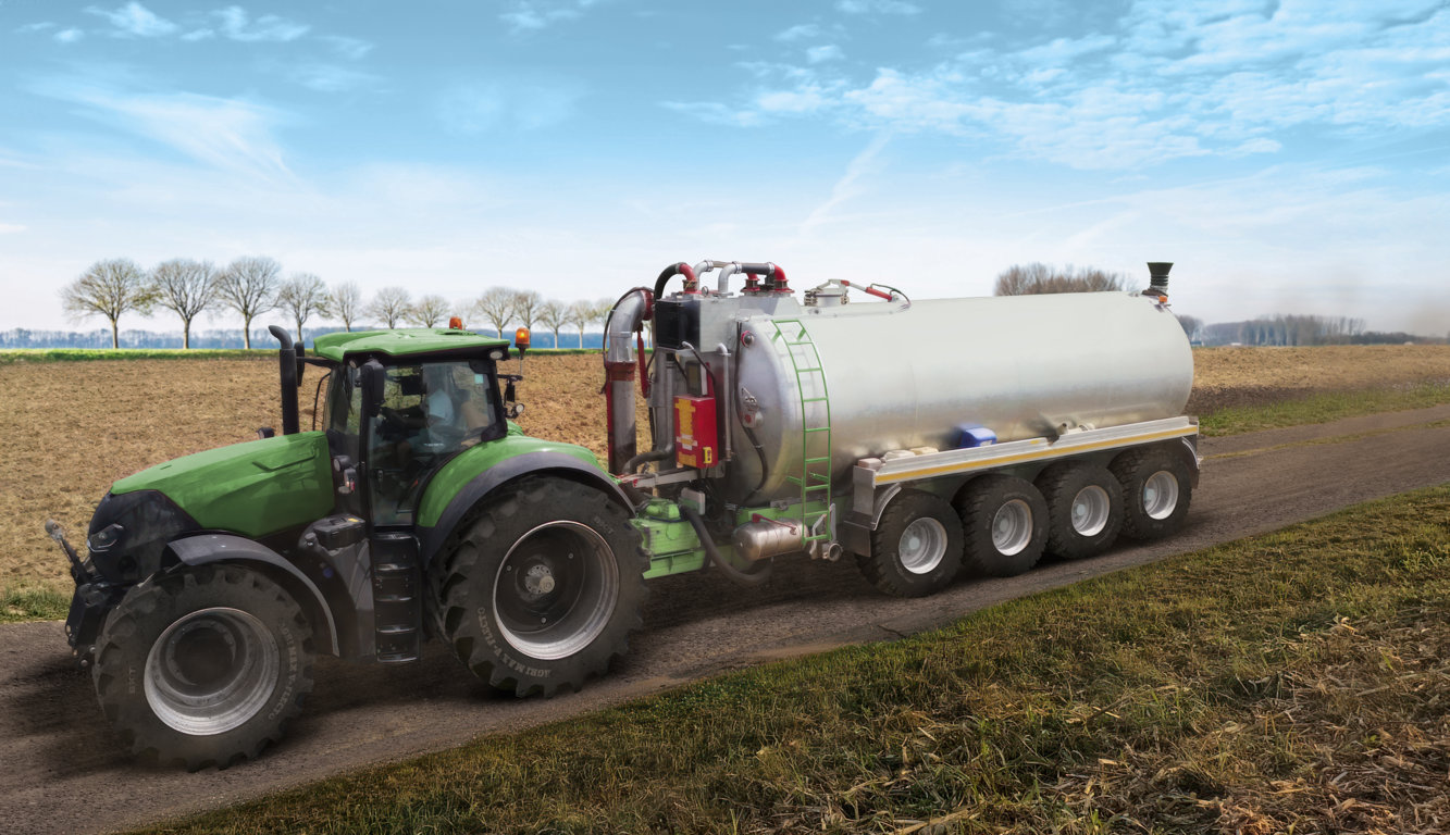 Powertrailer SR 331, el neumático de BKT para operaciones de transporte agrícola por carretera