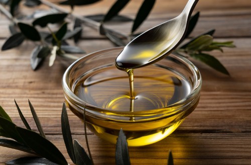 La producción nacional de aceite de oliva se acercó a 850.000 t con firmeza de salidas al mercado en marzo