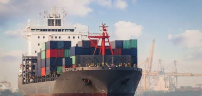 La balanza comercial de la UE pasa del superávit al déficit en enero