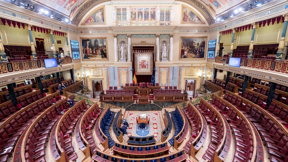 El Congreso pide suspender el impuesto al plástico y rebajar el IVA de productos esenciales