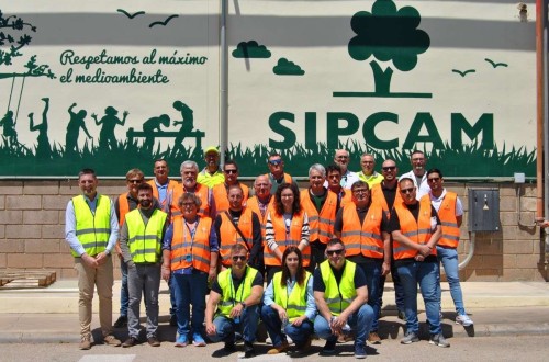 Expertos en cítricos visitan la fábrica de Sipcam para conocer el proceso de elaboración de su insecticida Citrol-ina