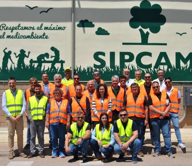 Expertos en cítricos visitan la fábrica de Sipcam para conocer el proceso de elaboración de su insecticida Citrol-ina