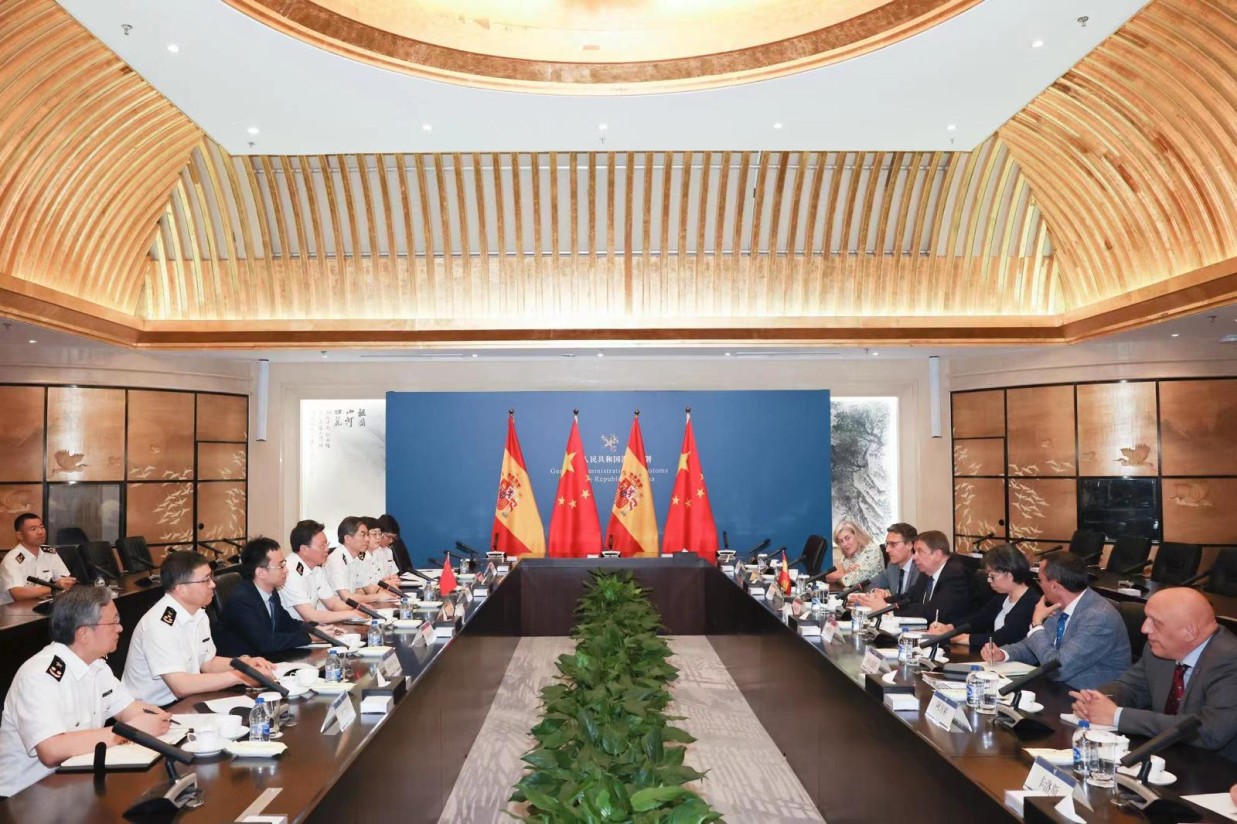 Planas busca agilizar la negociación de los protocolos comerciales y sanitarios para exportar carne de ave, vacuno y ovino a China