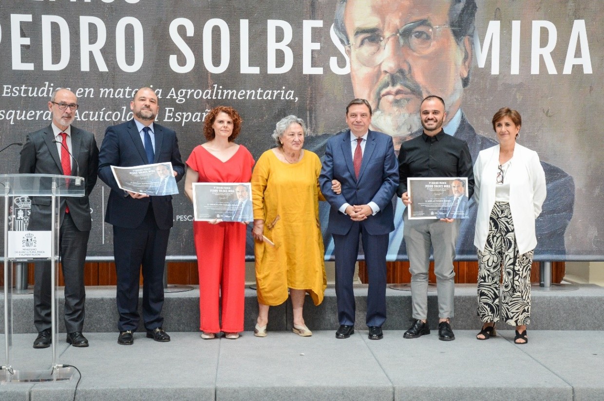 Entregado el “I Premio Pedro Solbes Mira” a un estudio sobre el manejo integrado de la mosca del olivo
