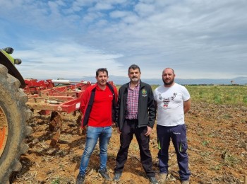 Cultivador Versatill de Ovlac, a prueba de campo en una parcela de rastrojo de maíz