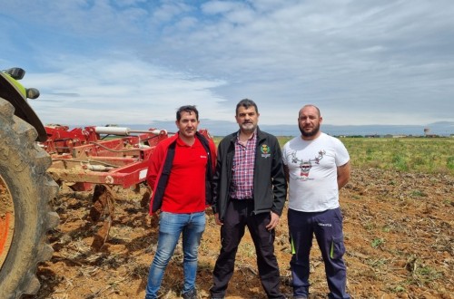 Cultivador Versatill de Ovlac, a prueba de campo en una parcela de rastrojo de maíz