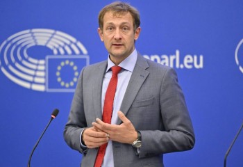 El comisario europeo de Agricultura niega que haya menos dinero disponible en fondos para PAC
