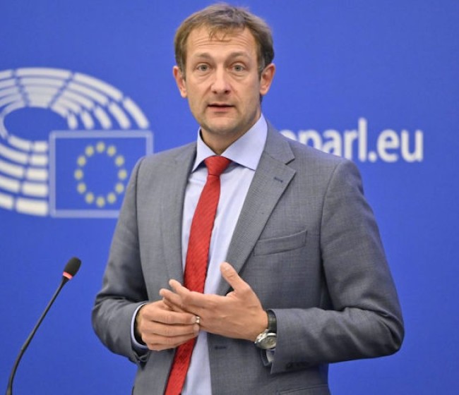 El comisario europeo de Agricultura niega que haya menos dinero disponible en fondos para PAC