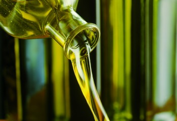 La UNIA lanza “Estrategias y cálculo de costes en la cadena de valor de los aceites de oliva”