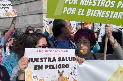 Los veterinarios continúan las protestas contra el decreto del medicamento