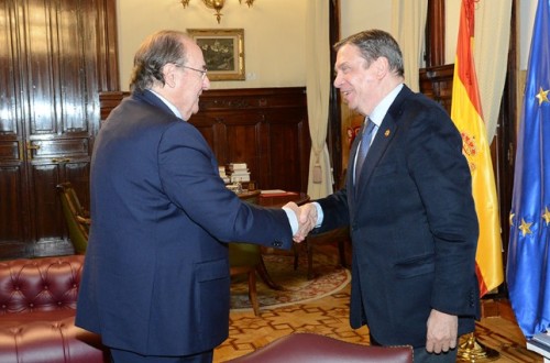 Saeca y el ministro de Agricultura analizan las cifras de avales en 2024