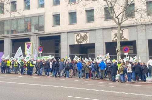 Unión de Uniones protesta frente a Enesa y exige reformas en los seguros agrarios