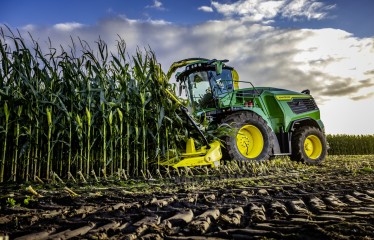 John Deere lanza las nuevas picadoras de forraje F8 y F9