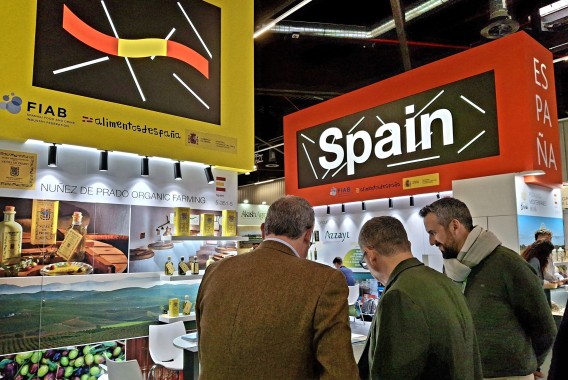El MAPA y FIAB firman un convenio para impulsar la promoción internacional de los alimentos de España