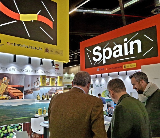 El MAPA y FIAB firman un convenio para impulsar la promoción internacional de los alimentos de España