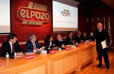 Más de 200 ganaderos se reúnen en ElPozo para debatir sobre la situación del sector porcino