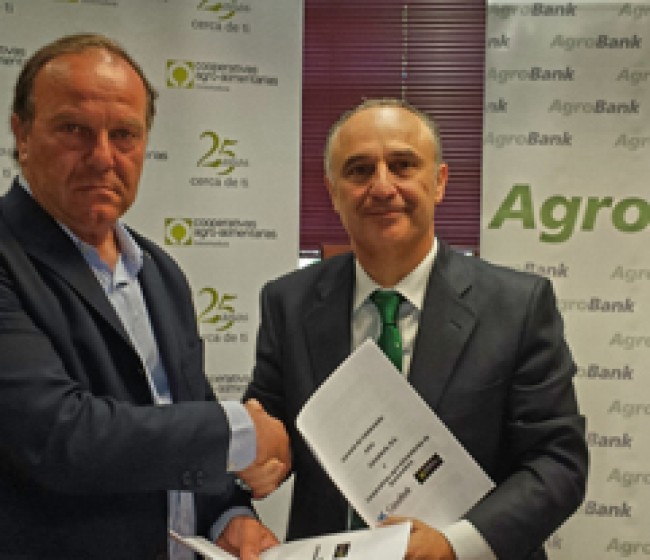 Convenio entre CaixaBank y Cooperativas Agro-alimentarias Extremadura