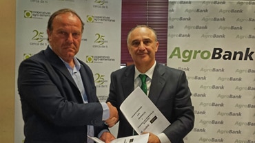 Convenio entre CaixaBank y Cooperativas Agro-alimentarias Extremadura