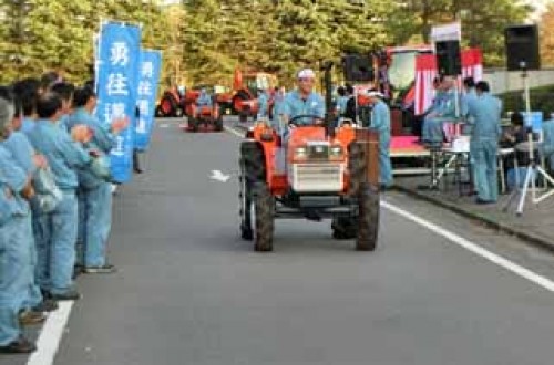 La planta Tsukuba de Kubota alcanza los 2 millones de tractores fabricados