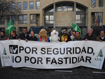 Agricultores castellano-leoneses reclaman una solución para los tractores pendientes de la ITV